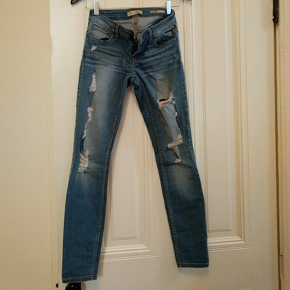 Adorable Guess skinnies